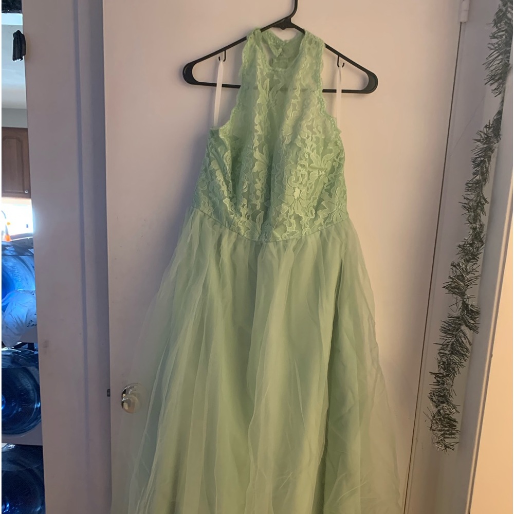 The dress is new never use it